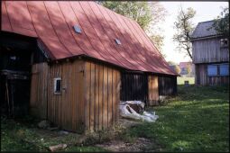 Bild: Holzgebäude mit Blechdach in Landwüst