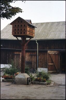 Bild: Blick in einen Hof in Landwüst