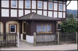 Bild: Windfang an einem Umgebindehaus in Jonsdorf