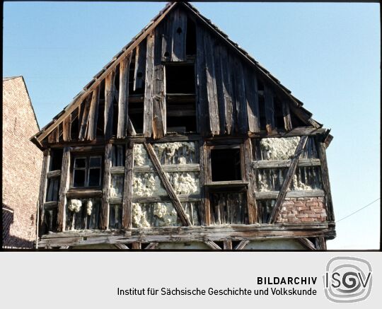 Maroder Giebel eines Fachwerkgebäudes in Unterwürschnitz