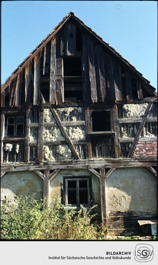 Maroder Giebel eines Fachwerkgebäudes in Unterwürschnitz