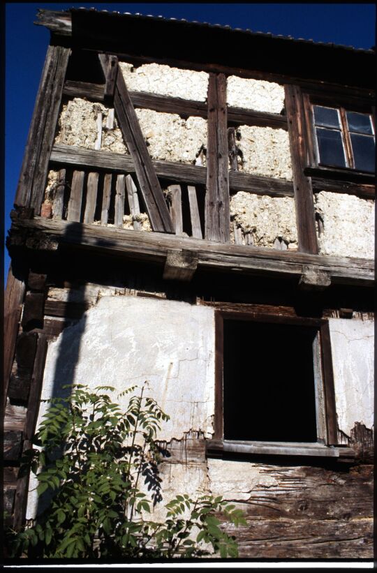 Baufälligen Fachwerkgebäudes in Unterwürschlitz