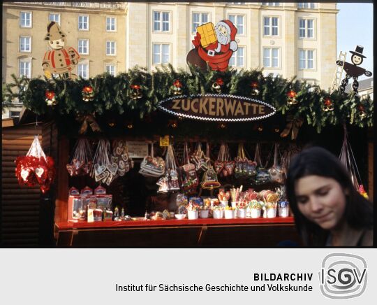 Süßwarenstand des Striezelmarktes auf dem Dresdner Altmarkt
