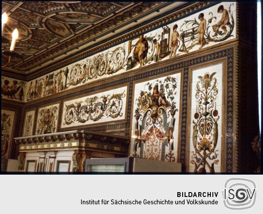Geschäft von Pfunds Molkerei in der Dresdner Neustadt mit einer keramischen Neorenaissance Inneneinrichtung von Villeroy und Boch