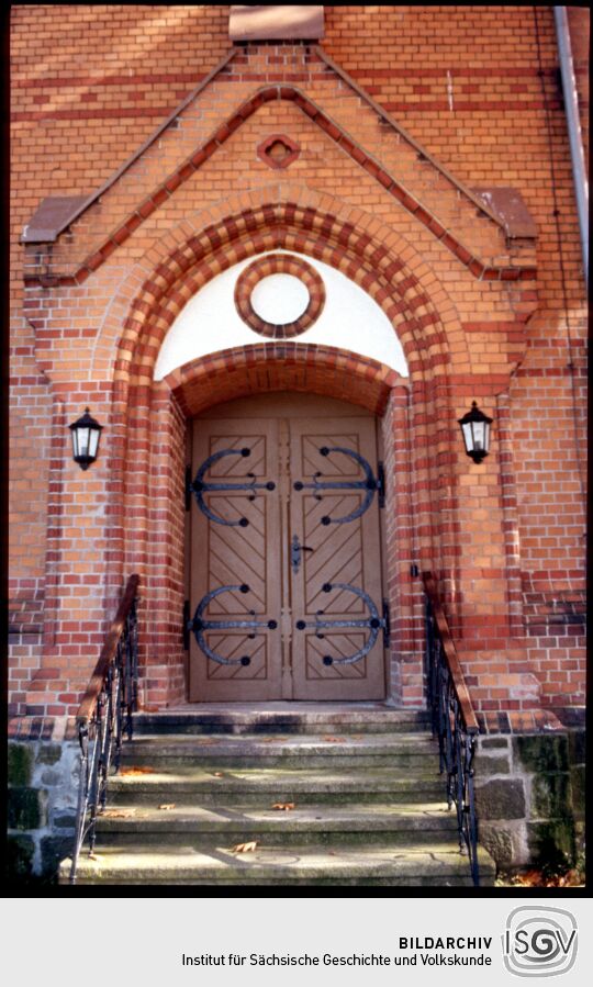 Tür der Kirche in Marieney im Vogtland