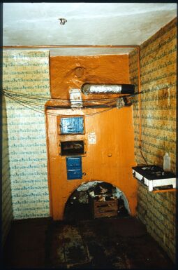 Bild: Küche mit altem Ofen und einem Gasherd in einem Gebäude am Obergraben in der Dresder Neustadt