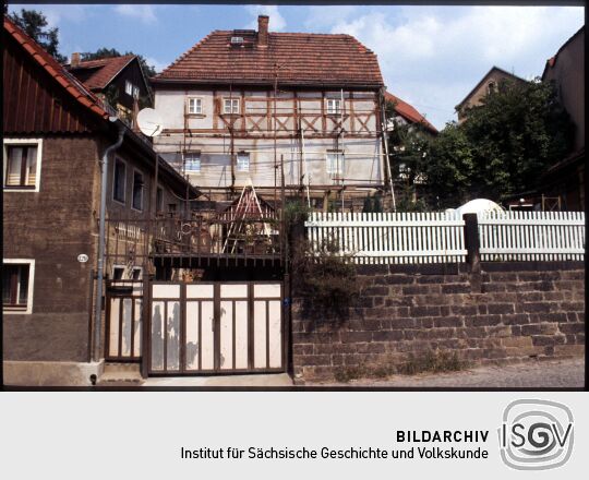 Fachwerkgebäude mit Gerüst in Dresden-Wachwitz