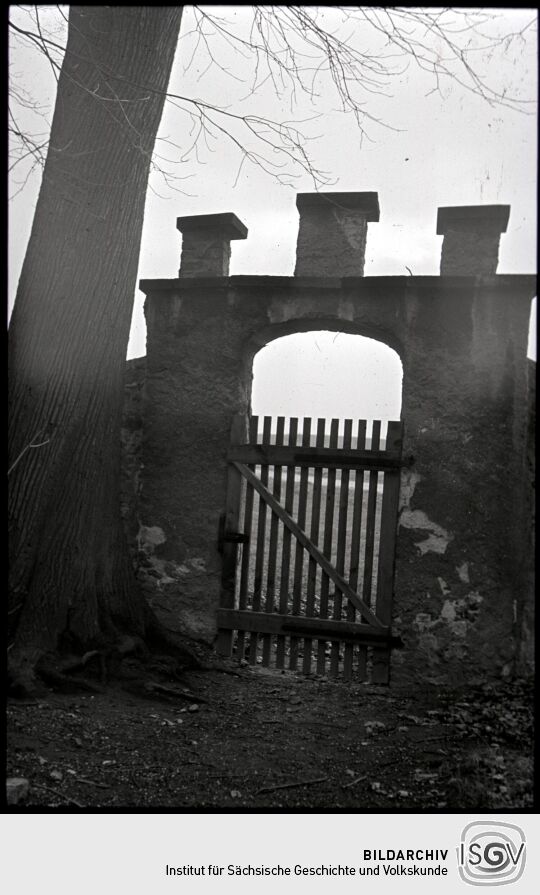 Tor zum Park von Schloss Hermsdorf