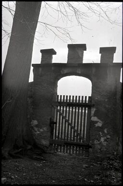 Bild: Tor zum Park von Schloss Hermsdorf