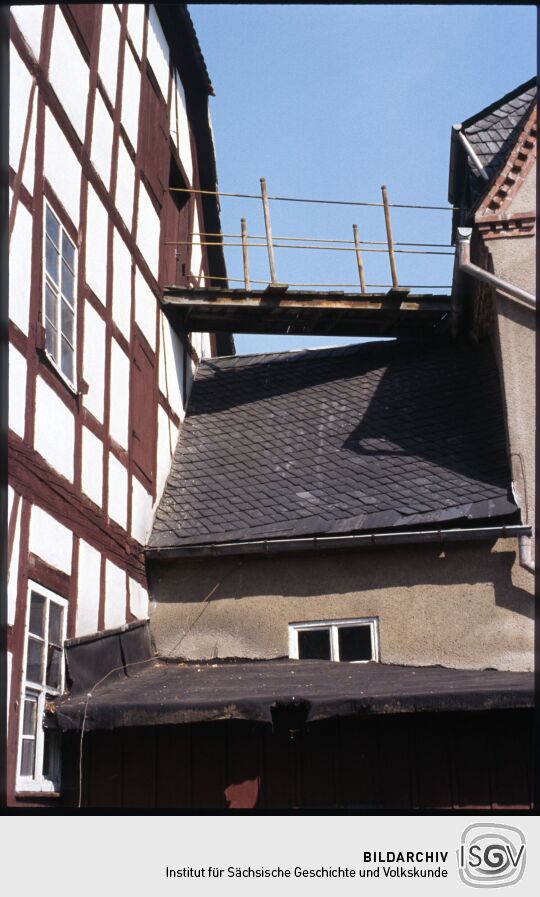 Mühlgasse Niederlungwitz mit offenen Übergang zwischen zwei Gebäuden 1995