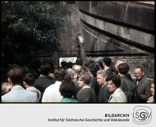 Eingang zu den unterirdischen Anlagen der Dresdner Festungsanlagen am Georg-Treu-Platz
