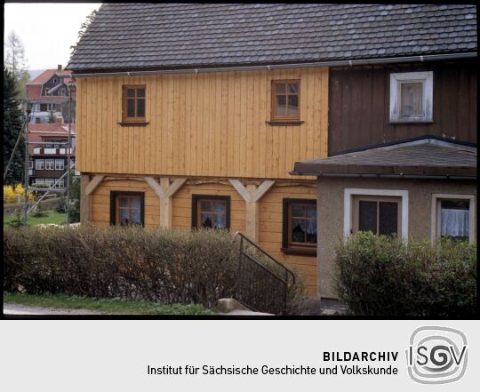 Umgebindehaus in Jonsdorf mit erneuerten Bauteilen aus Holz