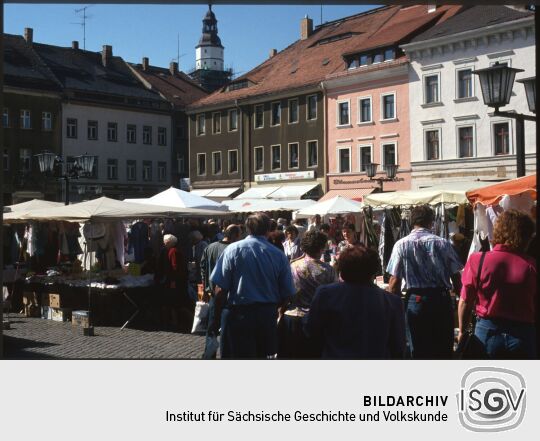 Wochenmarkt auf dem Kamenzer Marktplatz vor dem Rathaus