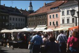 Bild: Wochenmarkt auf dem Kamenzer Marktplatz vor dem Rathaus