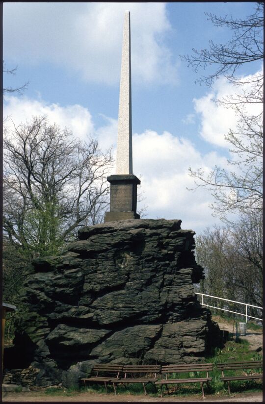 Obelisk auf dem Keulenberg, errichtet 1818 zur Erinnerung an das 50-jährige Regierungsjubiläum König Friedrich August I. 1818, wiedererrichtet 1994