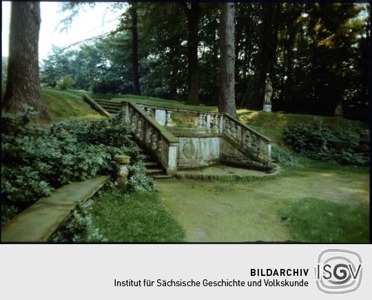 Brunnen- und Treppenanlagen im Park von Schloss Oberlichtenau