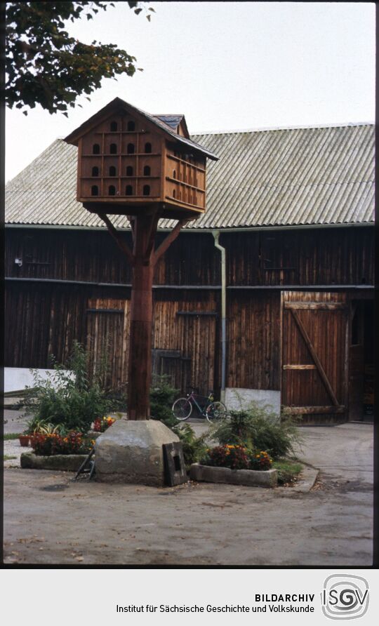 Taubenhaus in einem Hof in Landwüst