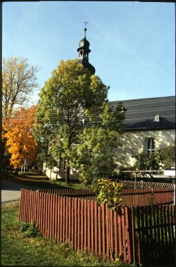 Bild: Blick zur Kirche Posseck