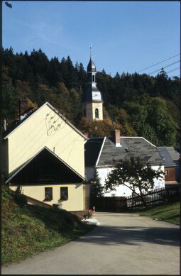 Bild: Blick zum Kirchturm in Wiedersberg