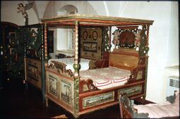 Bild: Bemalte Betten in der Ausstellung des Museums für Sächsische Volkskunst im Jägerhof Dresden