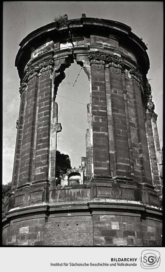 Blick auf den Chor der zerstörten Dresdner Frauenkirche