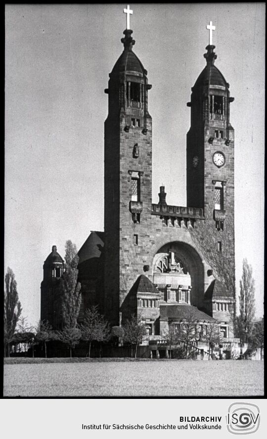 Blick zur Turmfront der Christuskirche in Strehlen