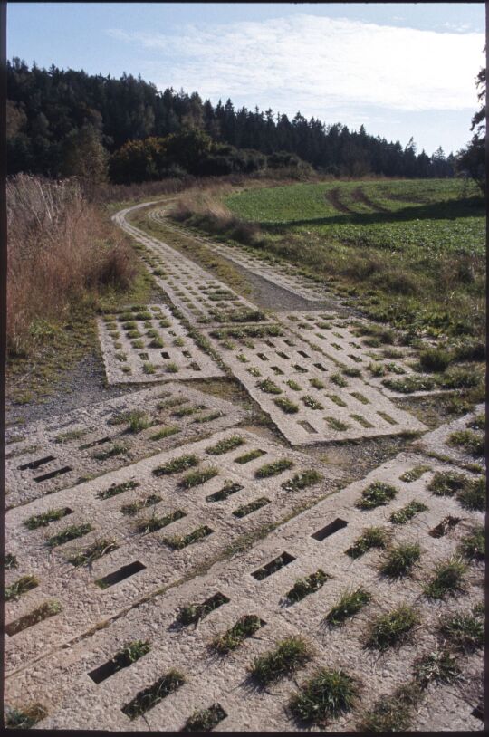 Grenzweg an an der ehemaligen innerdeutschen Grenze bei Wiedersberg im Vogtland