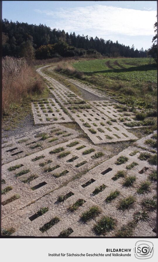 Grenzweg an an der ehemaligen innerdeutschen Grenze bei Wiedersberg im Vogtland