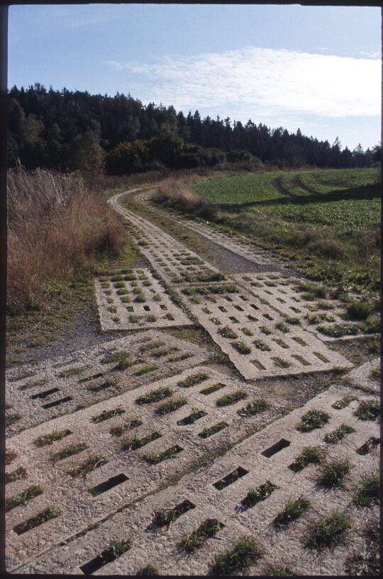Grenzweg an an der ehemaligen innerdeutschen Grenze bei Wiedersberg im Vogtland