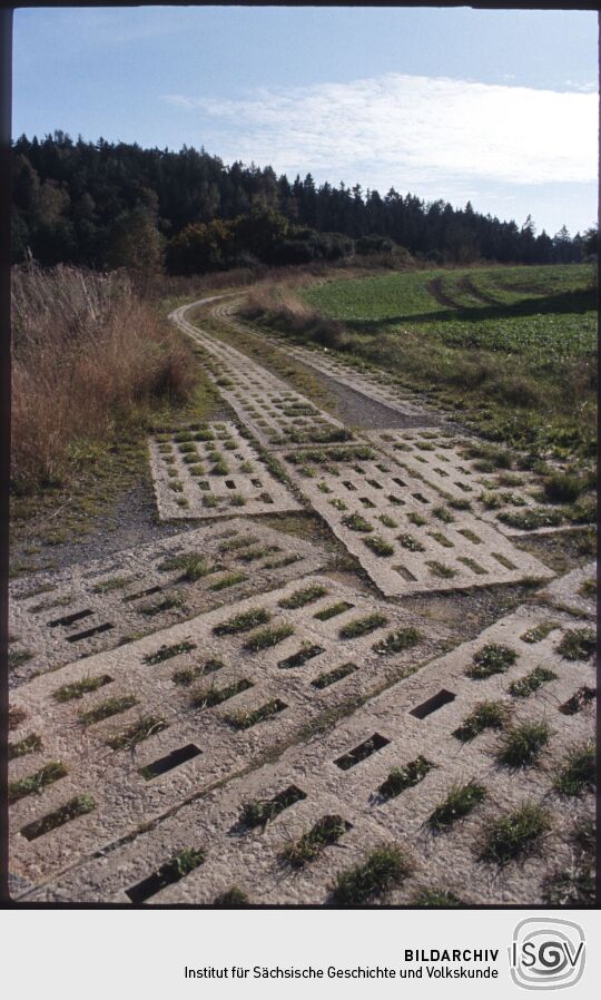 Grenzweg an an der ehemaligen innerdeutschen Grenze bei Wiedersberg im Vogtland