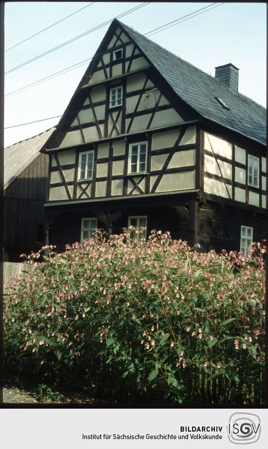 Gebäude mit Fachwerkgiebel in Raun im Vogtland