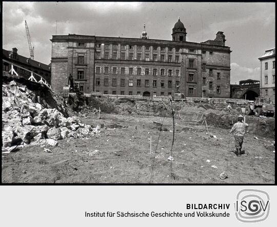 Baugrube für das Hotel Dresdner Hof vor dem Dresdner Ständehaus