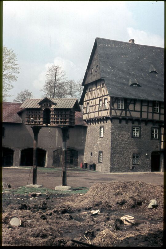 Taubenhaus ver dem Herrenhaus des  Rittergut Kürbitz im Vogtland