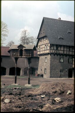 Bild: Taubenhaus ver dem Herrenhaus des  Rittergut Kürbitz im Vogtland