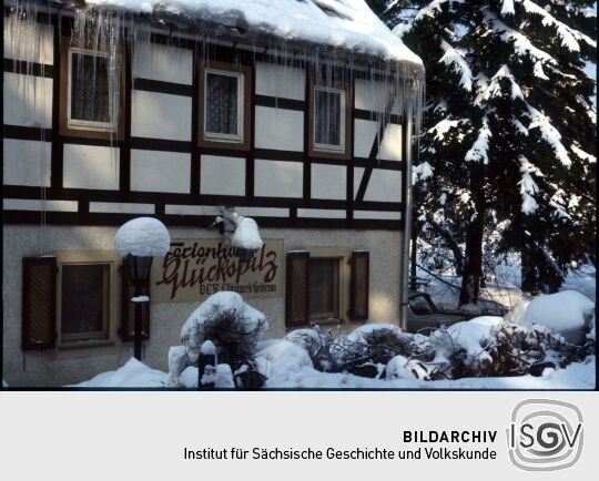 Ferienheim Glückspilz des VEB Elbtalwerk Heidenau in Schellerhau im Winter