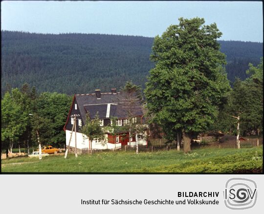 Schiefergedecktes Haus in Schellerhau