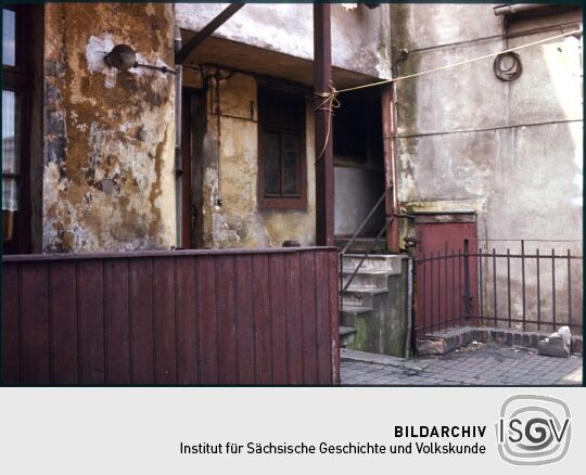 Treppenaufgang im Hof der Schäferstraße 24 in der Dresdner Friedrichstadt