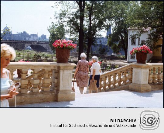 Blick von der Terrasse am Hotel Bellvue auf die Augustusbrücke und die Dresdner Altstadt