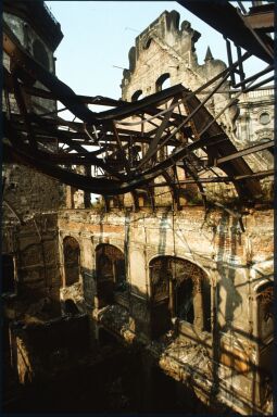 Bild: Demolierter Metalldachstuhl im Nordflügel der Ruine des Dresdner Schlosses