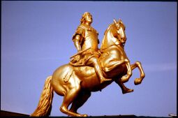 Bild: Denkmal 'Goldener Reiter' auf dem Neustädter Markt