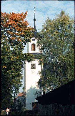 Bild: Blick zum Sachsgrüner Kirchturm