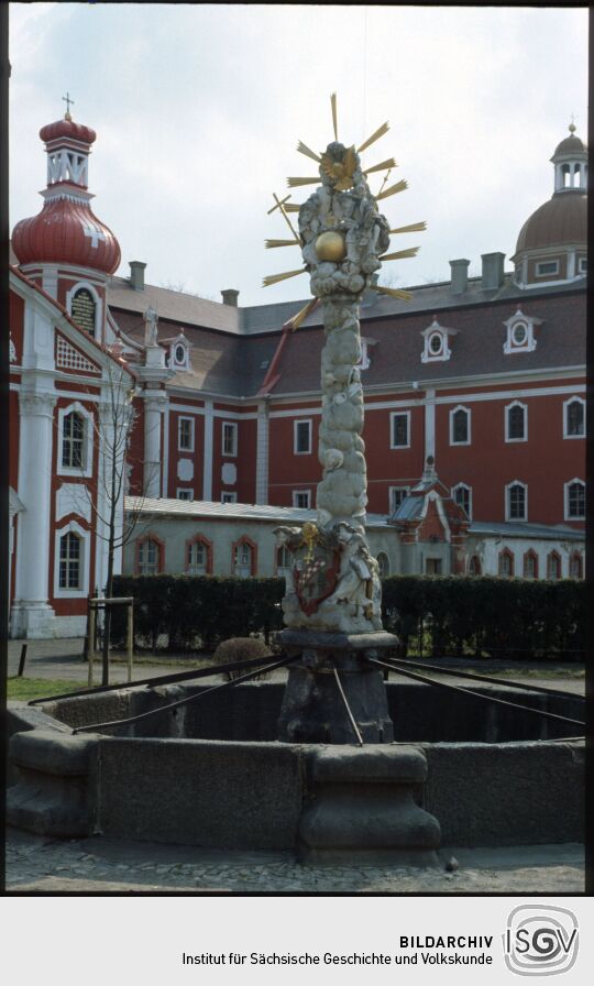 Dreifaltigkeitsbrunnen vor dem Kloster St. Marienthal