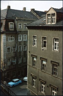 Bild: Blick auf die Kreuzing Rosa-Luxemburg-Straße (seit 1991 Heinrichstraße)/ Rähnitzgasse