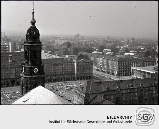 Blick vom Dresdner Rathausturm auf den Altmarkt und die Kreuzkirche