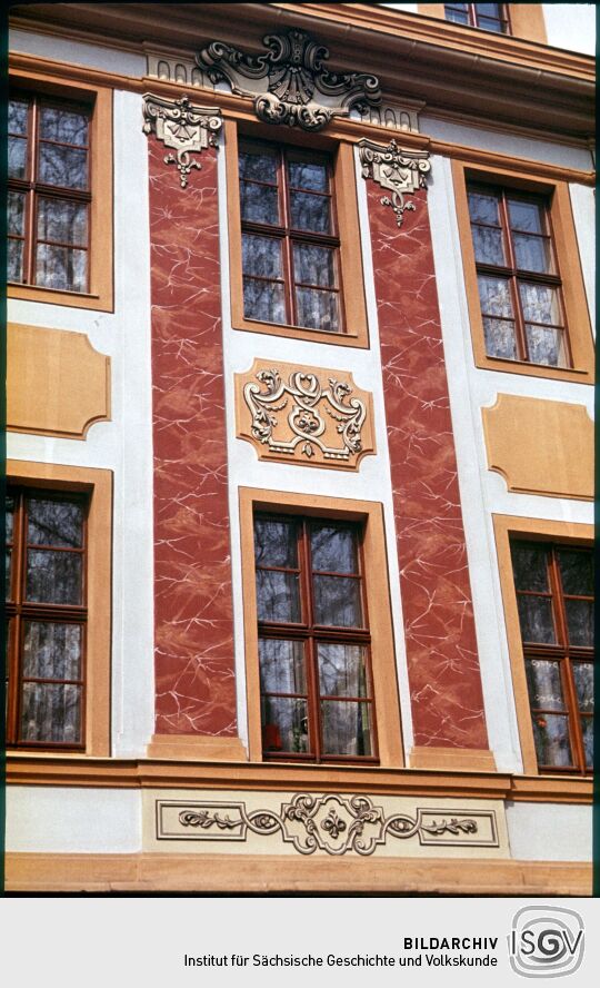 Fassadendetails an einem Barockhaus an der Dresdner Hauptstraße