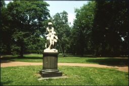 Bild: Statue 'Venus, Amor die Flügel beschneidend' in der Dresdner Bürgerwiese