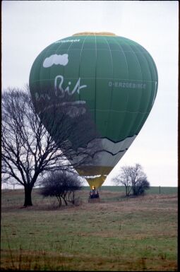 Bild: Heißluftballon mit Bierwerbung in Dresden-Weixdorf
