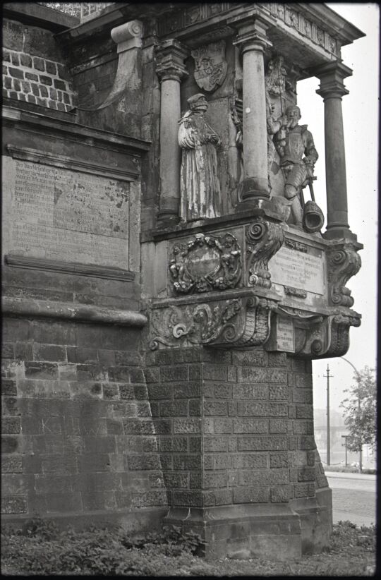Moritzmonument an den Bastion Jungfer unterhalb der Brühlschen Terrasse