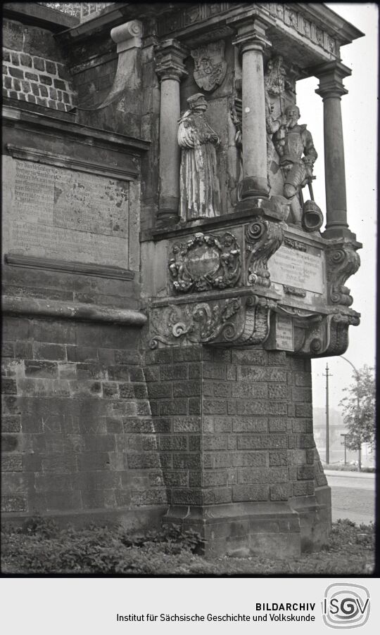 Moritzmonument an den Bastion Jungfer unterhalb der Brühlschen Terrasse
