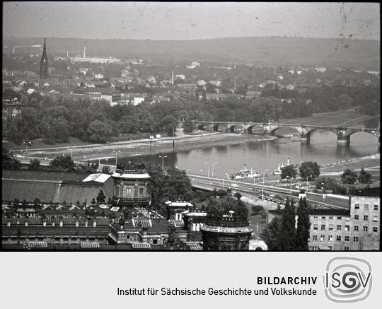 Blick vom Dresdner Rathausturm auf die Elbe und die Dresdner Neustadt